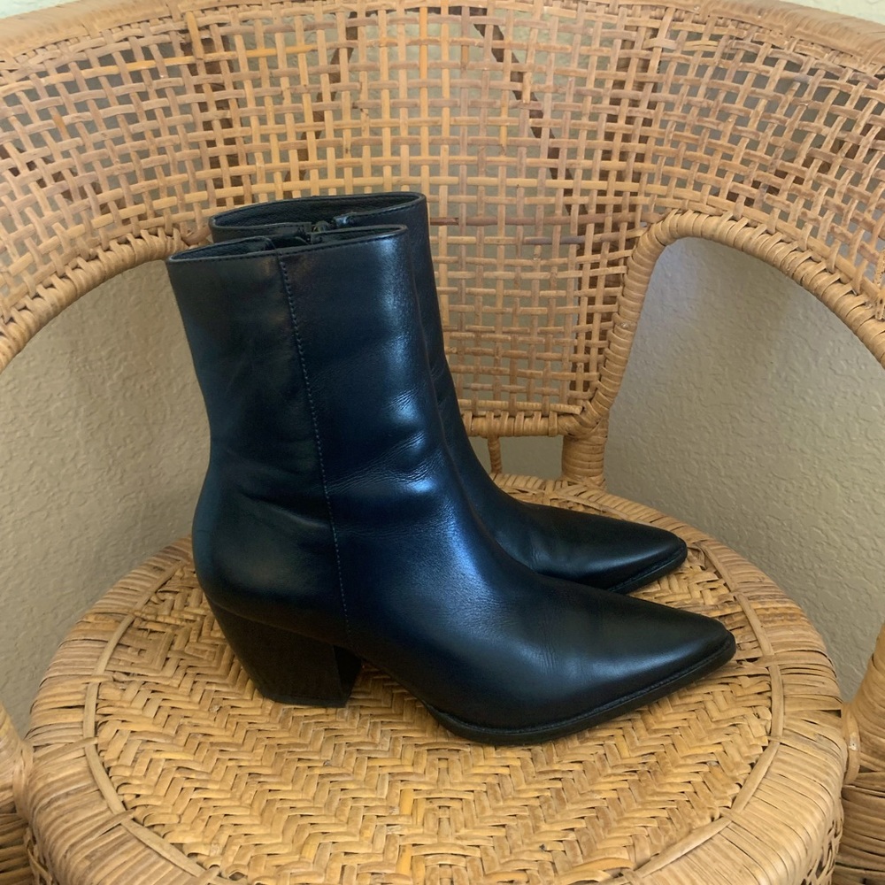 *SOLD* Matisse Caty boot in smooth black leather, size 8